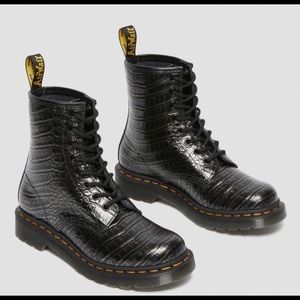 1460 Women's Croc Emboss Leather Lace Up Boots